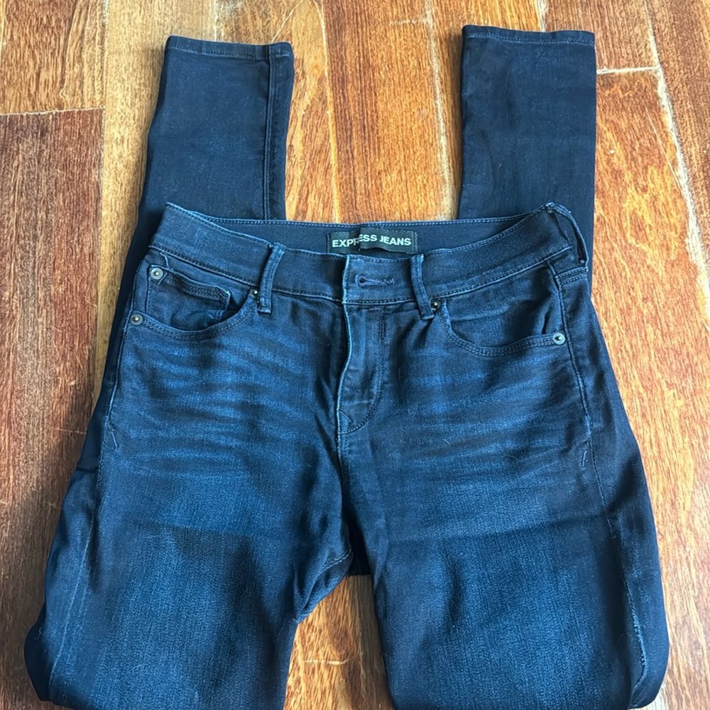 Express super soft legging jeans. Mid rise